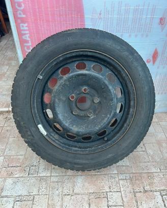 Ruote Dunlop 205/55 R16 quasi nuove con cerchi.