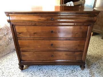 Comò in legno restaurata