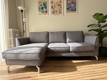 divano tre posti con penisola