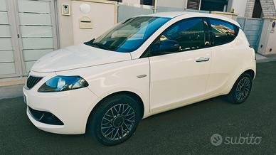 LANCIA YPSILON 1.0 HYBRID 69 CV GOLD PLUS –