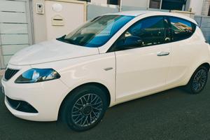 LANCIA YPSILON 1.0 HYBRID 69 CV GOLD PLUS –