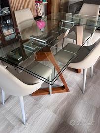 Tavolo in vetro design e 4 sedie in pelle