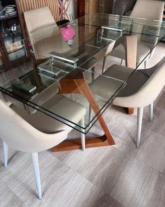 Tavolo in vetro design e 4 sedie in pelle