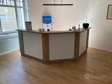 Scrivania per ufficio-reception