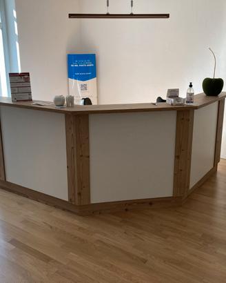 Scrivania per ufficio-reception