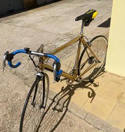 VICINI CORSA : RESTAURATA Leggere