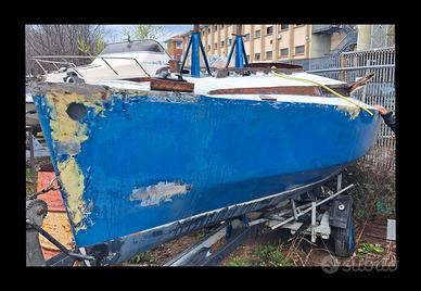 Barca a vela in compensato marino