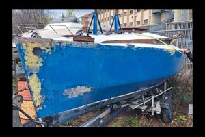 Barca a vela in compensato marino