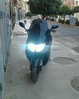 KIT LAMPADE H4 + H7 FULL LED ADATTO PER TMAX 500