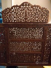 vecchie tavolette in legno di un separé 