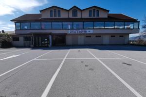 Edificio commerciale D8, parcheggio e terreno