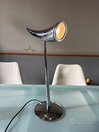 Lamada da tavolo Flos Ara design Philippe Stark