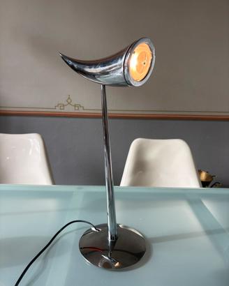 Lamada da tavolo Flos Ara design Philippe Stark