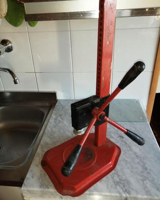 Tappa bottiglie funzionante pomodori/vino