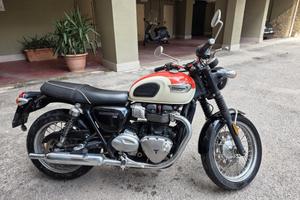 TRIUMPH BONNEVILLE T100 900-2017 11.485 KM