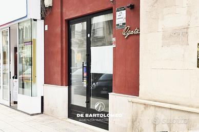 Centralissimo locale commerciale via di palma