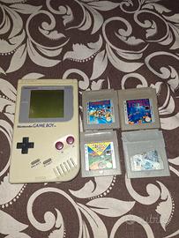 game boy con 4 giochi