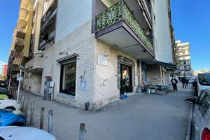 NEGOZIO A NAPOLI