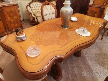 stanza da pranzo classico tavolo e 6 sedie 