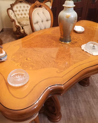stanza da pranzo classico tavolo e 6 sedie 