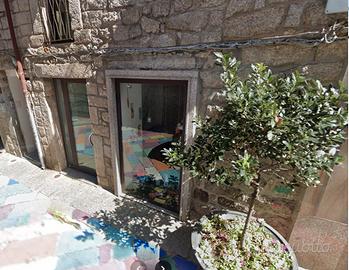 Negozio grande superficie su via Roma