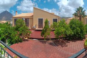 Villetta su tre piani a Cornino Trapani