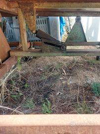 Svuota bins con ribaltamento laterale