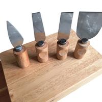 Set formaggi 4 pezzi con tagliere in legno NUOVO