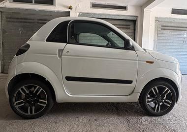 Microcar Dué - marzo 2023 unica guidatrice