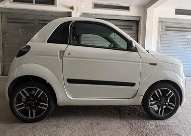 Microcar Dué - marzo 2023 unica guidatrice