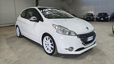 Peugeot 208 GPL neopatentati 