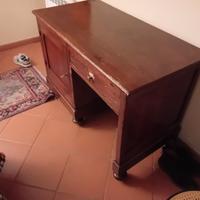 Scrivania in legno
