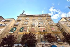4 LOCALI A NAPOLI