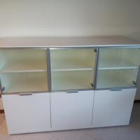 credenza moderna con vetrinette vetro opacizzato