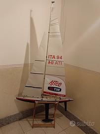 barca a vela radiocomandata 