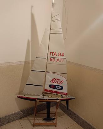 barca a vela radiocomandata 