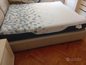Materasso matrimoniale con topper