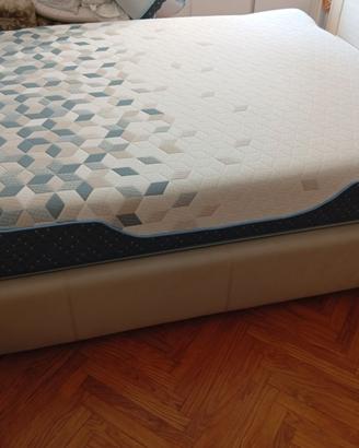 Materasso matrimoniale con topper