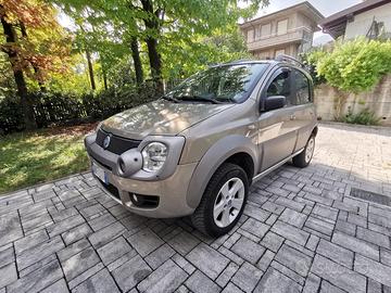 Panda 4x4 Cross con gancio traino 