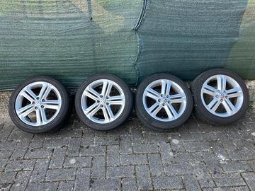 Cerhi in lega 215/45/16 con gomme al 90%