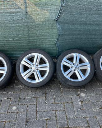 Cerhi in lega 215/45/16 con gomme al 90%