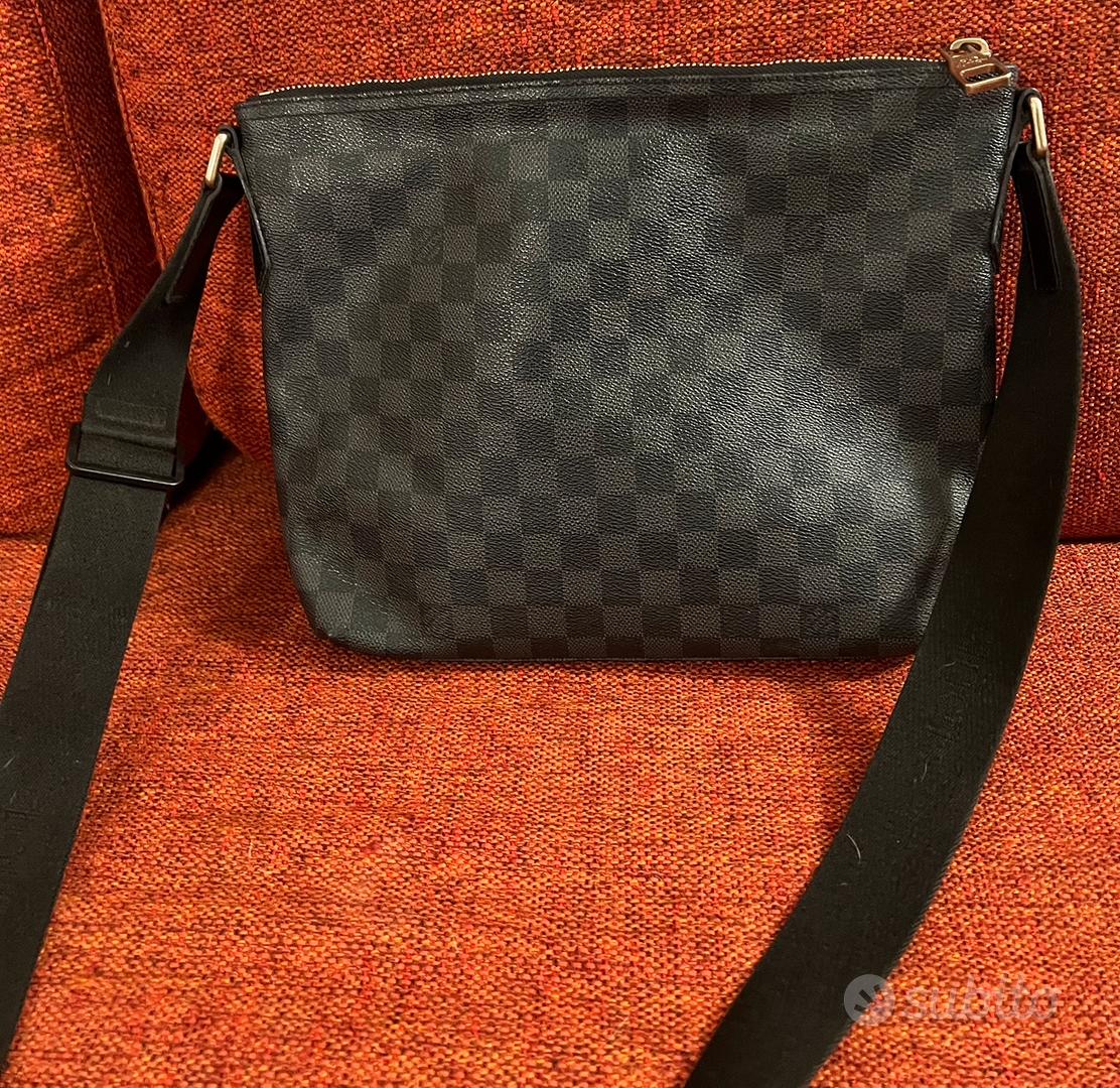 Portachiavi Louis Vuitton grigio. - Vinted