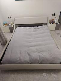 Letto matrimoniale DIM. 176x200cm