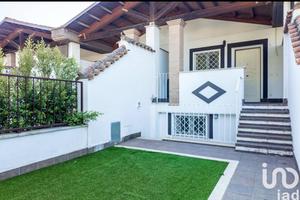 Villetta a schiera moderna ampia e luminosa