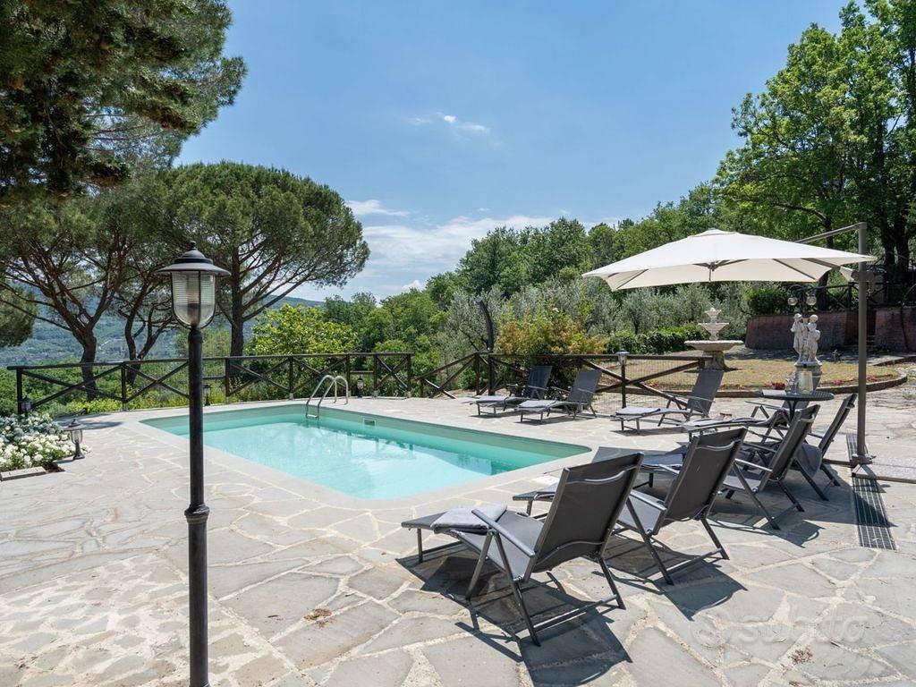 Rustico / Casale di 400 m² con più di 5 locali e b - Vista 4