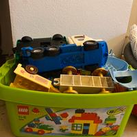 Lego box in plastica con lego vari