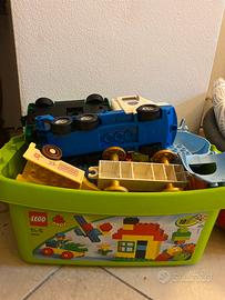 Lego box in plastica con lego vari