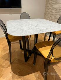 Tavolo in marmo carrara e base in metallo 100x100