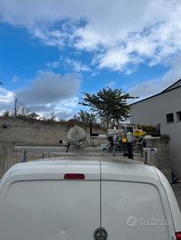 Allestimento portapacchi e portascala per furgone