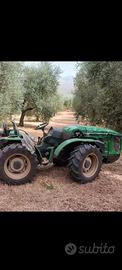 trattore agricolo frutteto